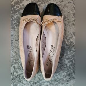 Women's Black and Tan Ballet Flats